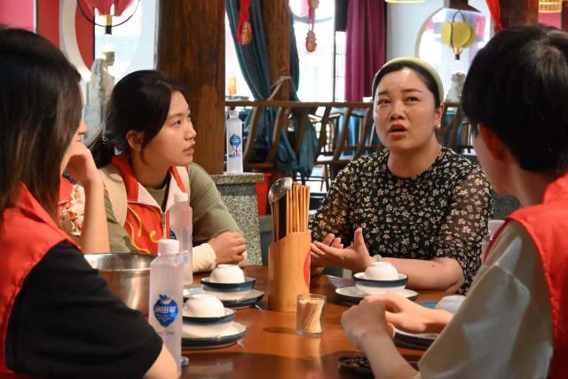 国际星火耀之队赴温汤镇开展暑期实践：走访乡里，深入了解乡村建设进程